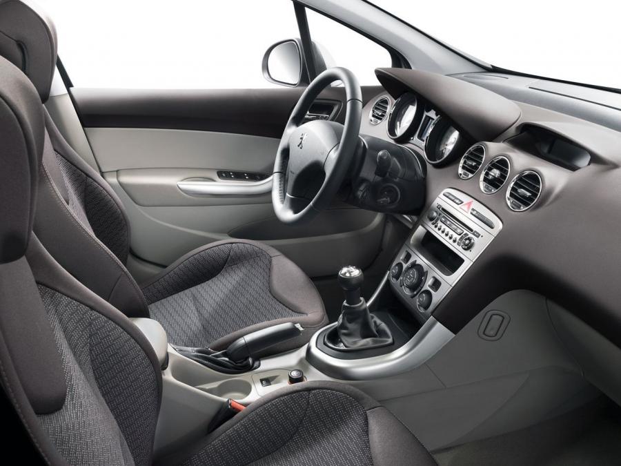  Peugeot 308 3-Door 2008 года  (фото 4 из 10)